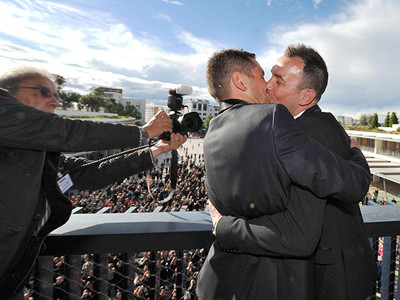 Pháp đưa ra định nghĩa mới về hôn nhân