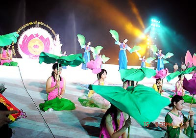 Lễ hội làng Sen năm 2005