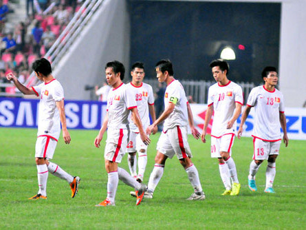 'Mổ xẻ' thất bại của ĐTVN: Rối như canh hẹ