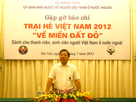 Thanh niên sinh viên Việt kiều 'Về miền Đất Đỏ'