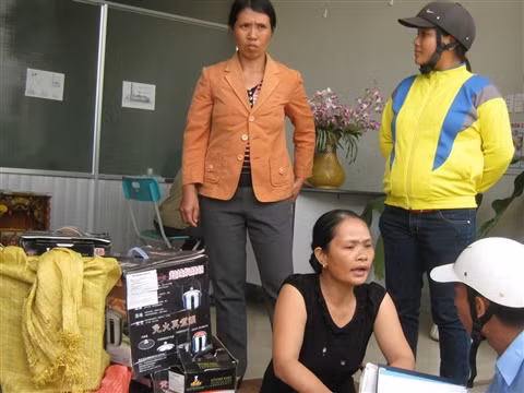 Dân trả hàng Trung Quốc vì giá 'trên trời'