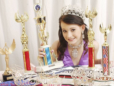 Bí mật 'đau lòng' về Hoa hậu nhí