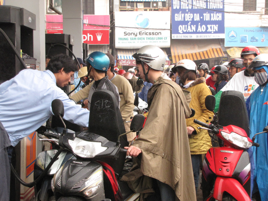 Tại cây xăng 171 Trường Chinh