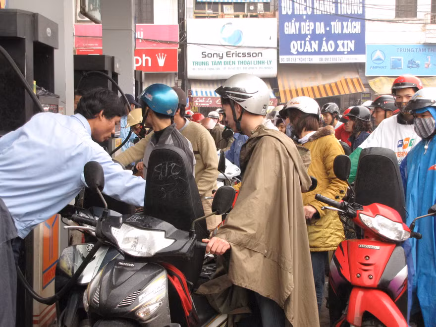 Tại cây xăng 171 Trường Chinh