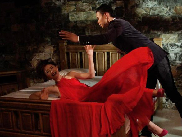 Hàng loạt thí sinh Next Top Model bị... bạo hành