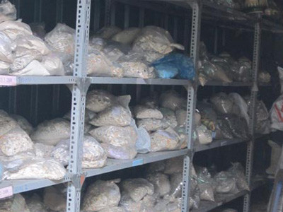 Những người sống cùng xác chết ở nghĩa trang Bình Hưng Hòa