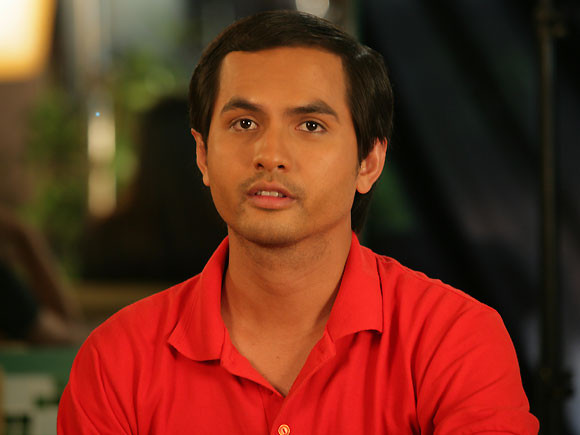 Đức Tiến: Từ vẻ đẹp lai hóa thân thành dân tộc