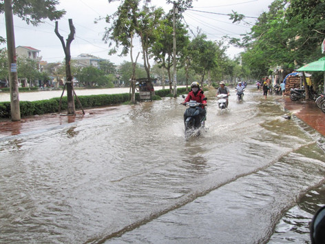 Mưa lớn vùng núi, đồng bằng ngập lụt diện rộng