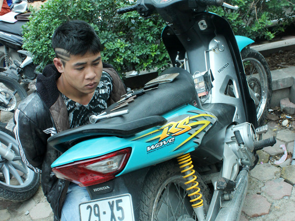 Vừa ra tù đã trộm xe máy giữa Thủ đô