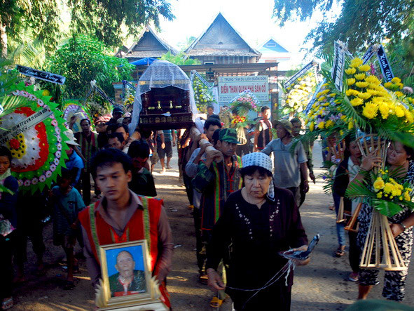 Tiễn biệt Vua Voi cuối cùng tại Xứ Voi