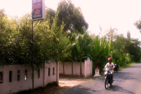 Tước quân tịch thượng sĩ công an đòi... gái gọi