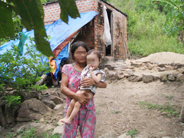 Lấy mẫu ADN con cô 'người rừng' kiểm tra loạn luân