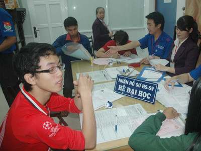 Vô vọng chờ thí sinh