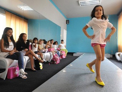 Công nghệ đào tạo hoa hậu của Venezuela, Ấn Độ, Nhật Bản