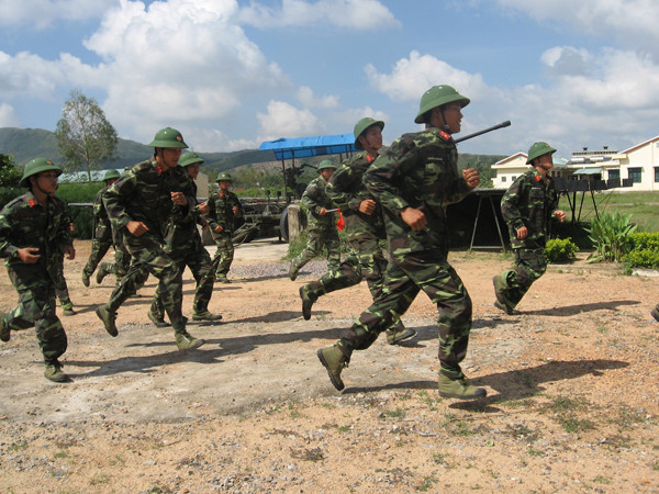 Tuổi trẻ Đoàn PK N73 rèn luyện cả trong giờ nghỉ. Ảnh: Văn An