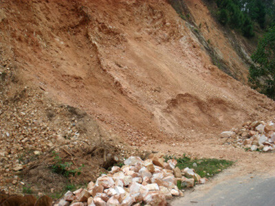Thanh Hóa: Sạt lở núi, đe dọa tính mạng người dân