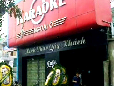 Bao vây quán karaoke, hạ sát ông chủ trước cửa