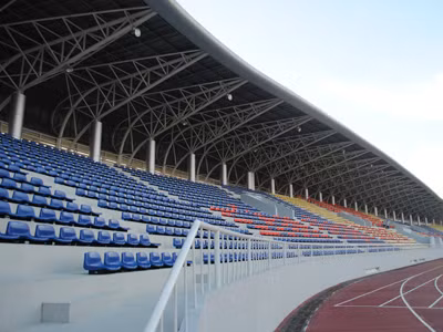 Xây SVĐ chục triệu USD, lãnh đạo huyện: Ai bảo lãng phí?!