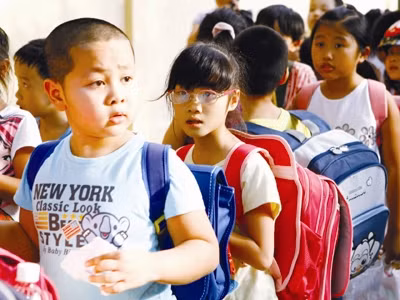 Ì ạch bước vào đời