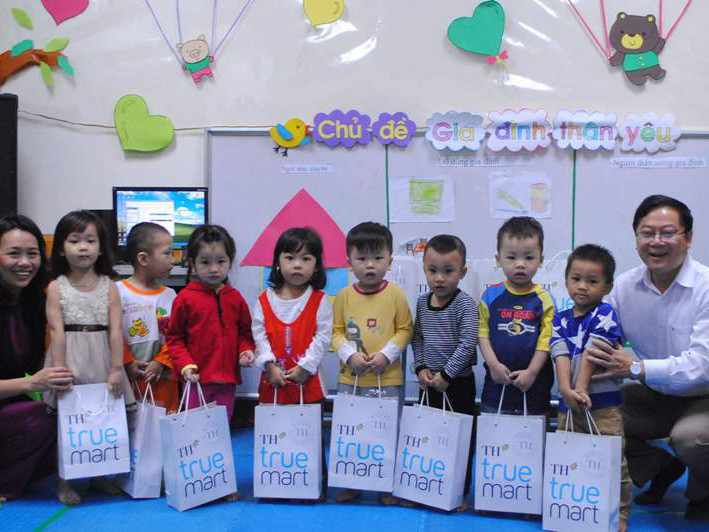 Tặng sữa TH True Milk cho 3.000 học sinh trong nửa tháng