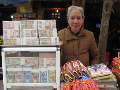 Đổi tiền mới ở chợ đen bao nhiêu cũng có nhưng giá trên trời