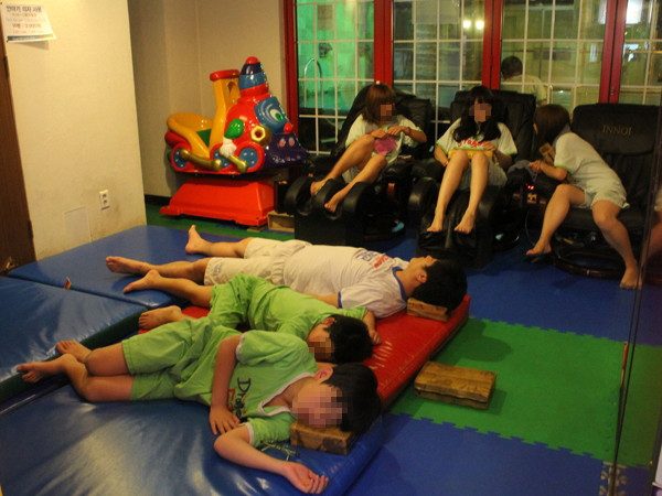 Trẻ bán dâm vì áp lực học hành