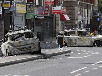 Cảnh sát Anh bắt hơn 160 người nổi loạn