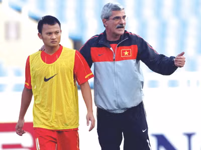 Nên chọn HLV ngoại cho ĐTVN