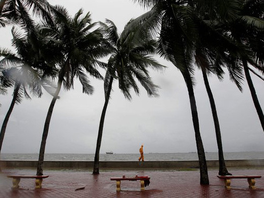 Bão Utor quét qua Philippines, 1 người chết, 20 người mất tích