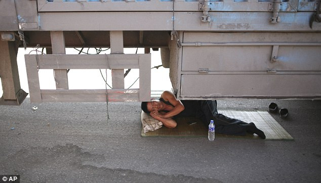 Ảnh - Clip tắc đường 11 ngày chưa thông tại Trung Quốc