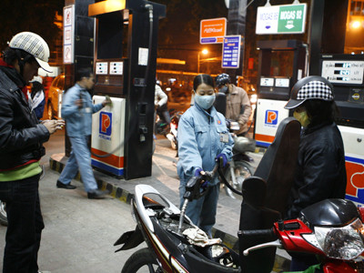 Tăng tỷ giá, mỗi lít xăng sẽ đội thêm hơn 900 đồng	Ảnh: Hồng Vĩnh