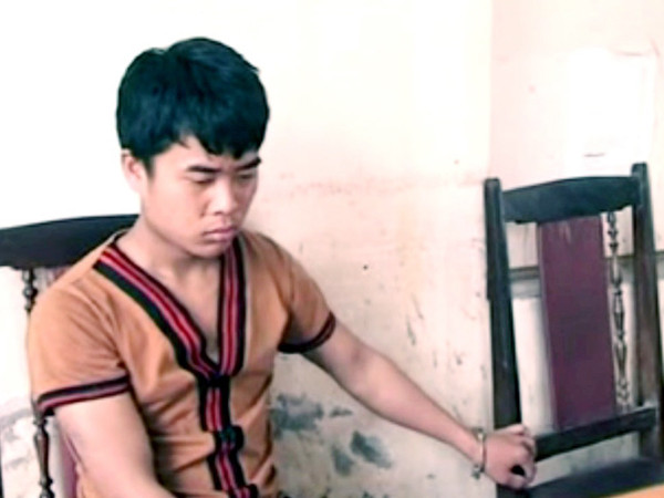 Bằng bị giữ tại cơ quan công an