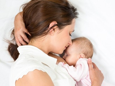 Trẻ em ngày nay bị cai sữa mẹ quá sớm