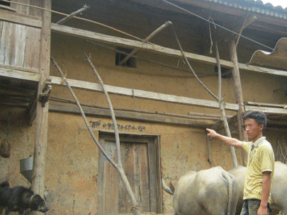 Giữa khuya, thảm sát cả gia đình, bắt cóc ba đứa con