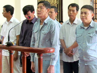 Ăn đất, bảy quan xã lĩnh án