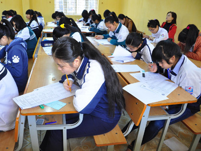 Đề án Ngoại ngữ quốc gia 2020: Vừa chạy vừa xếp hàng