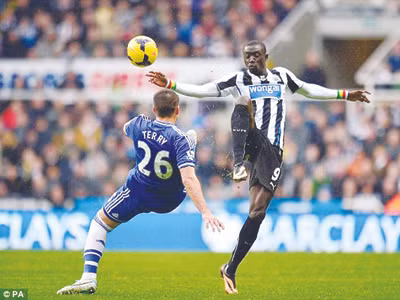 Chelsea gục ngã tại St James’ Park