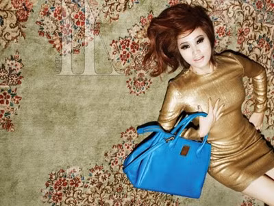 Kim Hye Soo khoe chân dài miên man