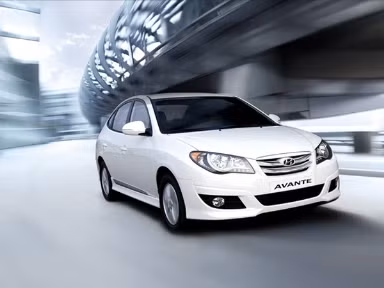 Tám 'xế' sang 'hút hàng' người Việt