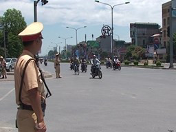 CSGT dưới cái nóng 40 độ C