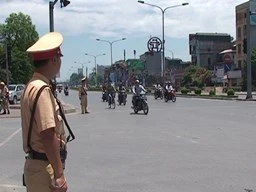 CSGT dưới cái nóng 40 độ C