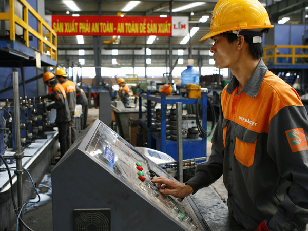 Nhà nước sẽ định kỳ công bố thông tin về mức lương từng ngành, từng vùng. Ảnh: Hồng Vĩnh