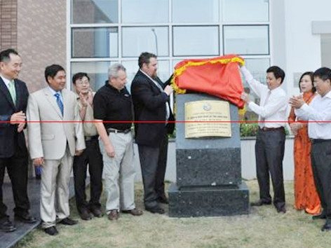 Gắn biển công trình chào mừng 50 năm thành lập tỉnh Quảng Ninh