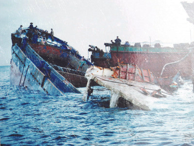 Trục vớt tàu là công việc khó khăn, nguy hiểm