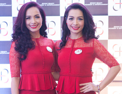 Dàn chân dài chung vui với Thúy hằng- Thúy Hạnh