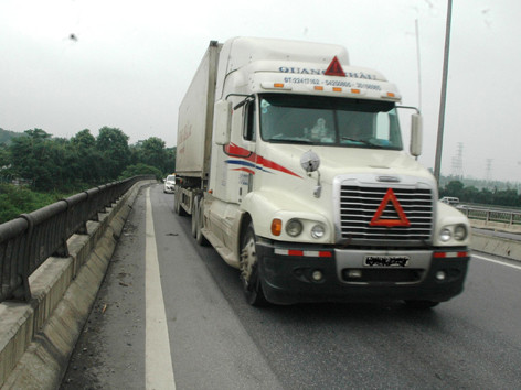 Chặn tiêu cực mới dẹp được xe quá tải