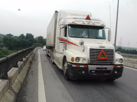 Chặn tiêu cực mới dẹp được xe quá tải