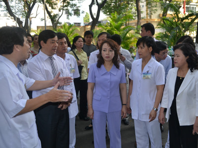 Y đức xuống cấp “vì một vài con sâu”