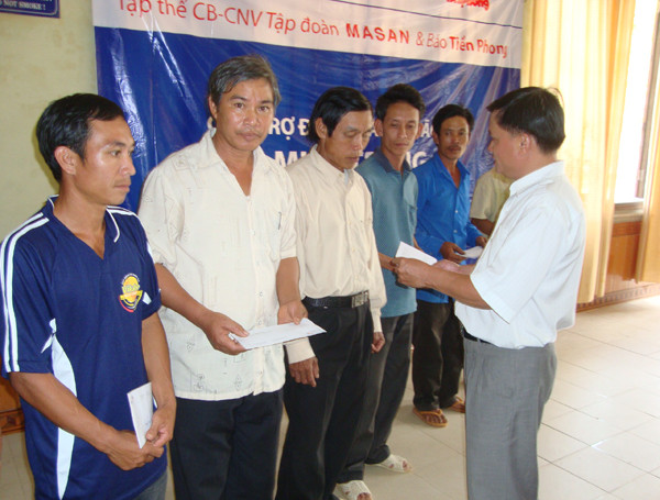 Cứu trợ vùng lũ Quảng Bình