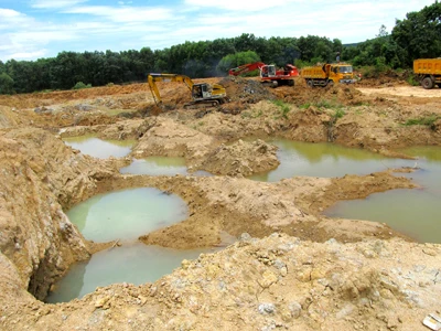 Lợi dụng chủ trương, đua nhau xâu xé
